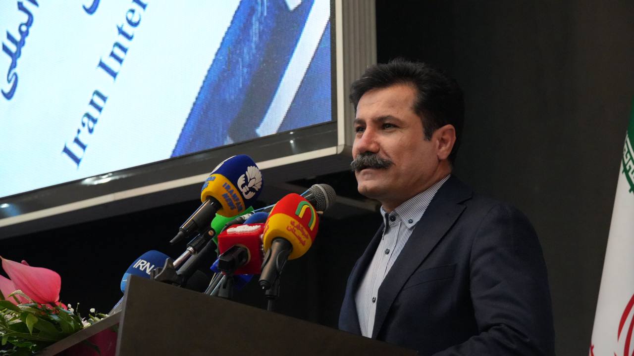 نباید اجازه دهیم جامعه دچار خودتحقیری شود/ وجب‌به‌وجب این سرزمین طلاست