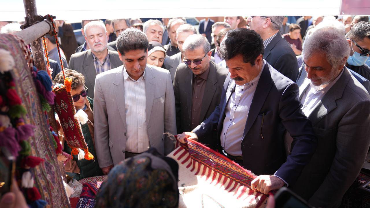 بازدید معاون رییس جمهور از دهکده نساجی و تولیدات کشاورزی رویینِ اسفراین