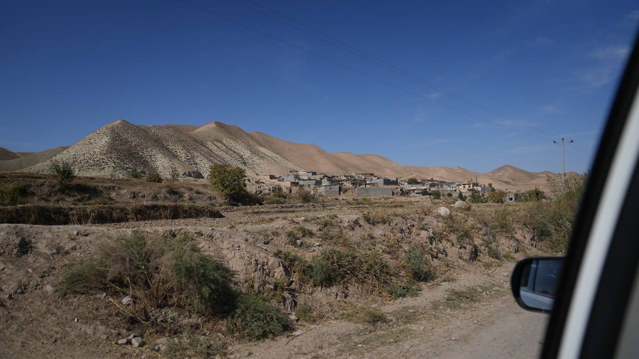 بازدید معاون رئیس جمهور از روند ذخیره آب و آبزی‌پروری روستای سنگ دیوار